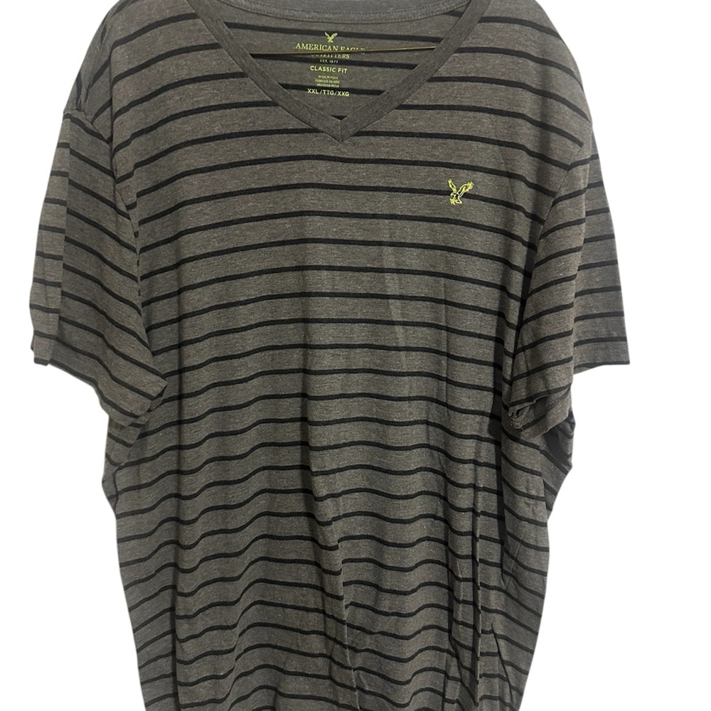 American Eagle Outfitters Men's Black and Gray Striped Tee